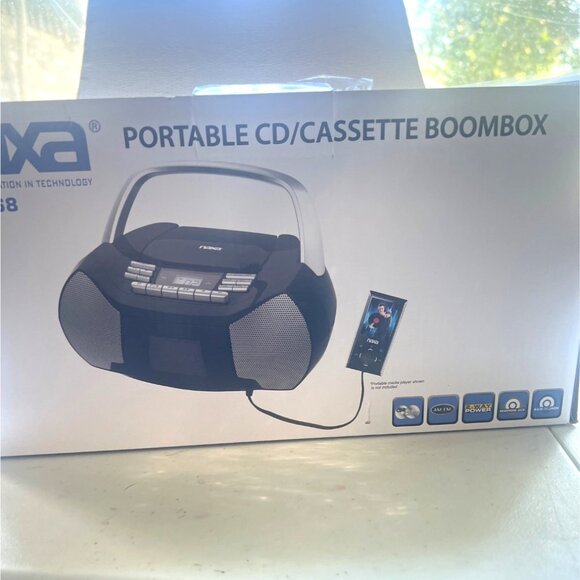 NAXA Portable CD/Cassette Boombox NEW NPB-268 AM/FM Radio Aux Input Preset Mem - Picture 2 of 6